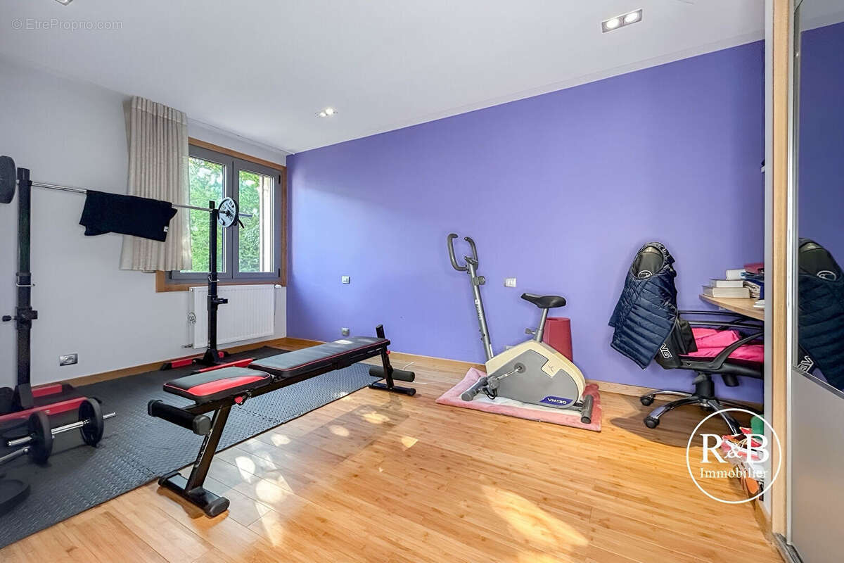 Maison à LES CLAYES-SOUS-BOIS