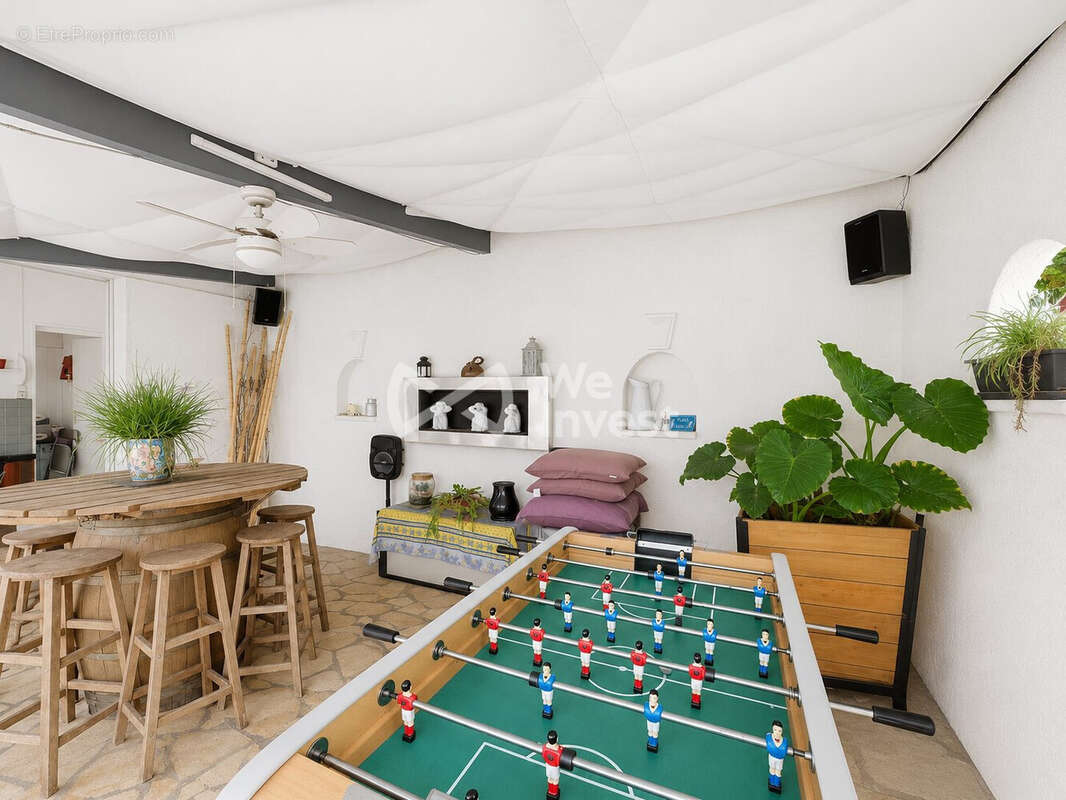 Pool House avec préau - Maison à MAUGUIO