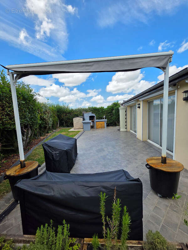 Maison à CREVECOEUR-LE-GRAND