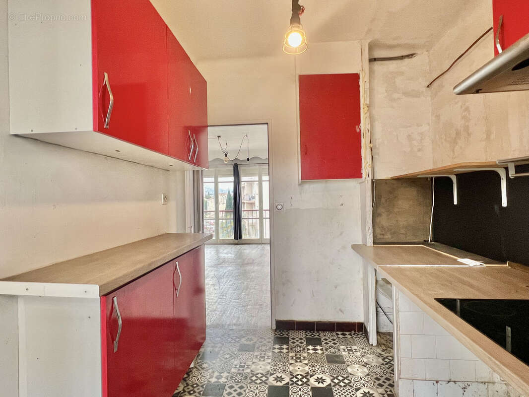 Appartement à MARSEILLE-4E