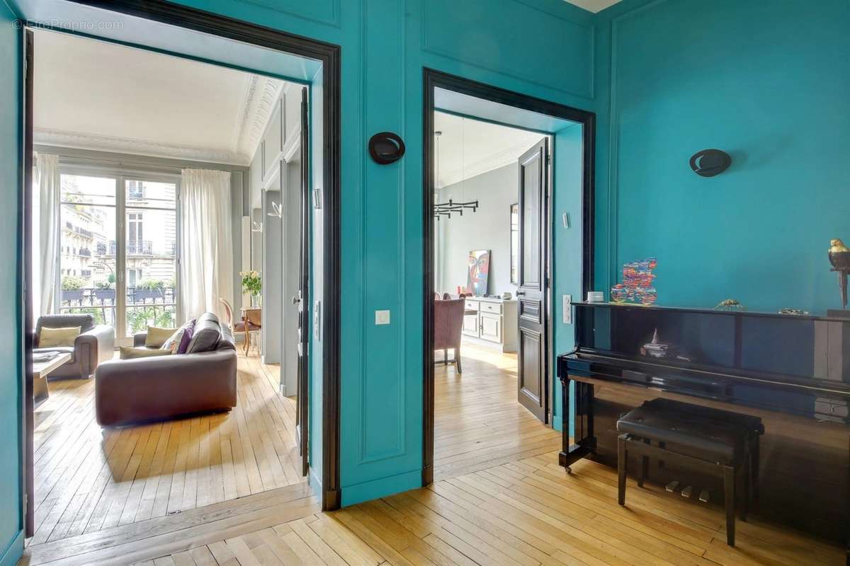 Appartement à PARIS-16E