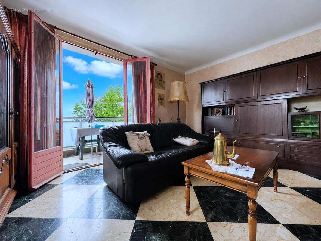 Appartement 77 m² à Decines-Charpieu  - photo 2