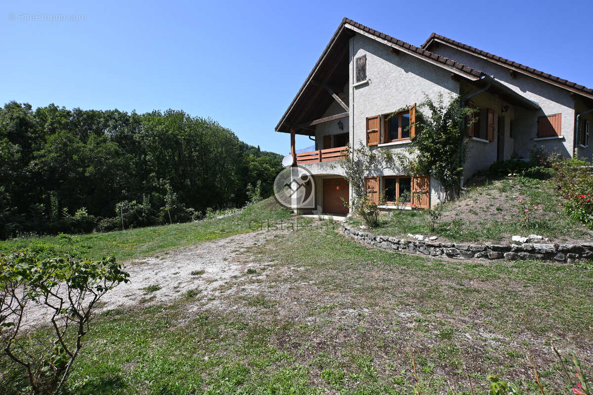 Maison à LA COMBE-DE-LANCEY
