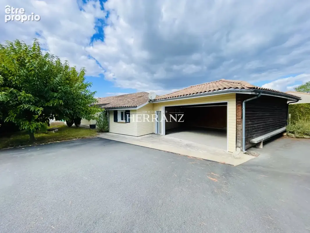 Maison familiale de plain-pied de 135 m2, 4 chambres, garage de 55 m2 et jardin de 2 000 m2 - photo 3