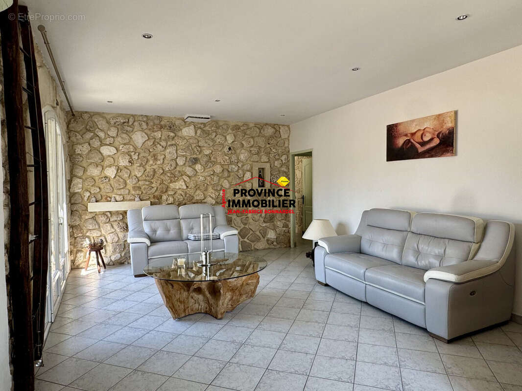 Maison 213 m² à La Garde-Adhemar  - photo 8