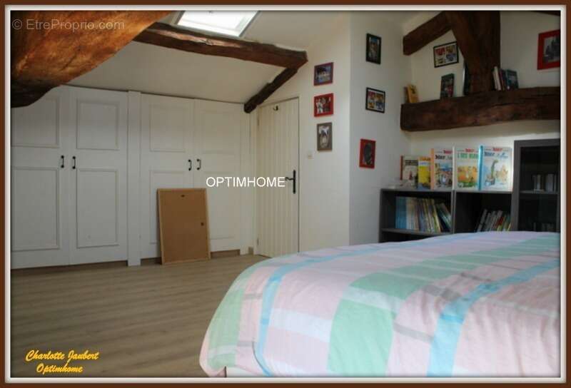 Maison à MONTMOREAU-SAINT-CYBARD