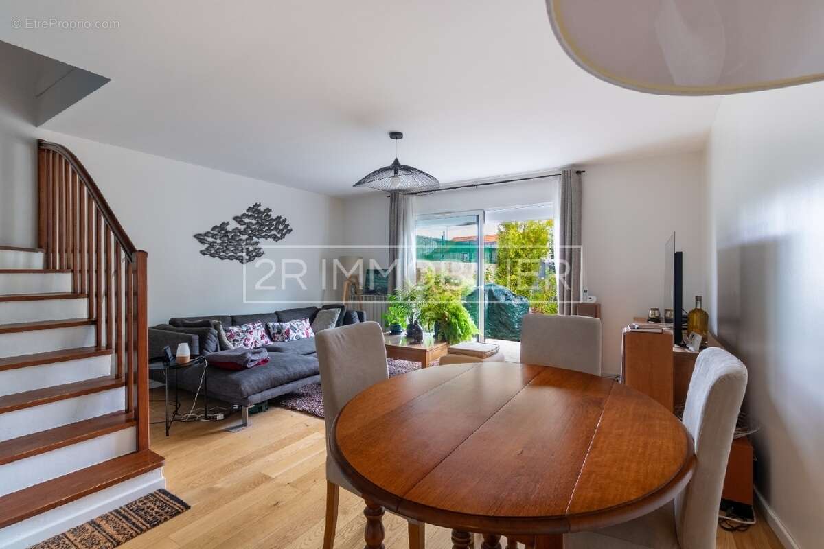 Maison à SAINT-THIBAULT-DES-VIGNES