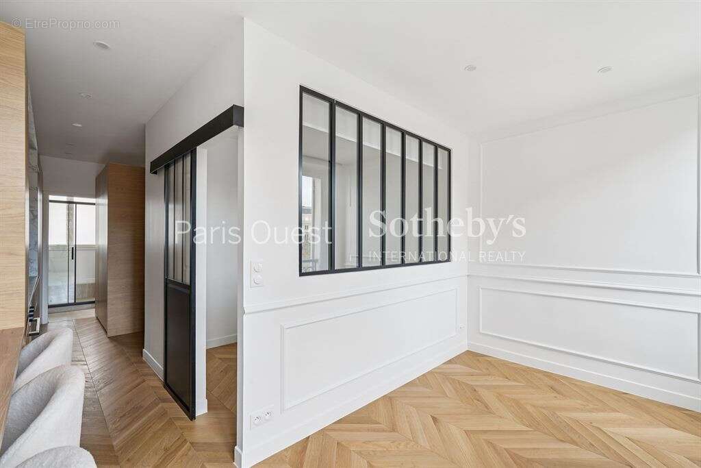 Appartement à PARIS-8E
