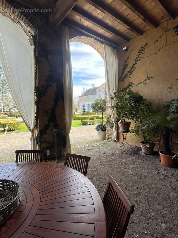 ELEGANT CHATEAU XVIIIs, sans travaux, sur 1 hectare clos de murs, jardin paysagé, chapelle, orangerie, dépendances, pour famille - photo 39