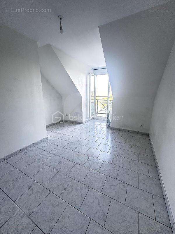 Appartement à CORBEIL-ESSONNES