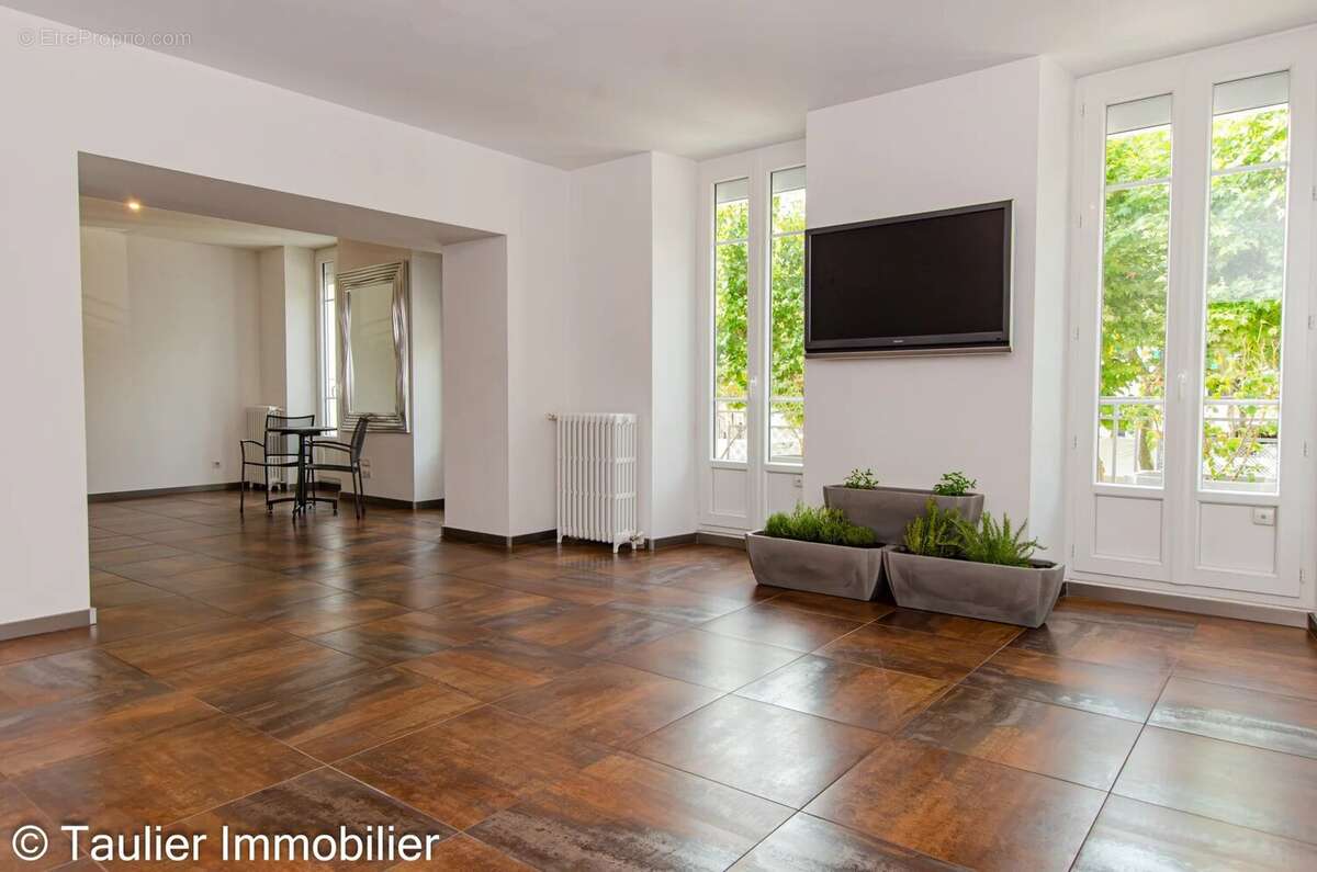 Magnifique T3, 102m² au 1er étage, avec balcon et monte-escaliers - photo 8
