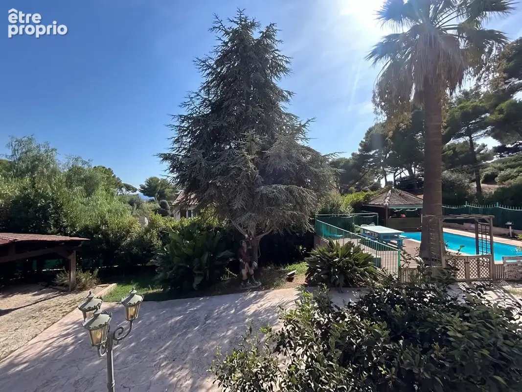RARE - Presqu'île de Giens (La Polynésie) - Propriété de 230 m² avec piscine et aperçu mer - photo 2