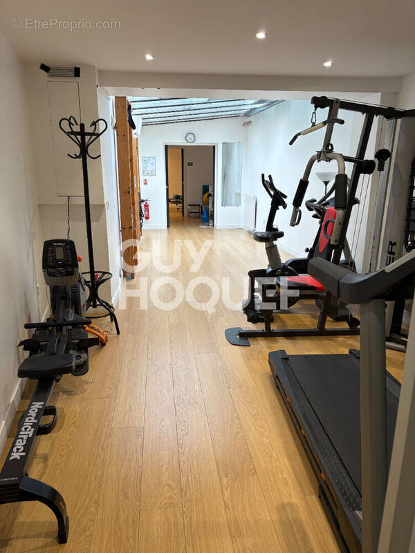 Commerce à LE PORT-MARLY