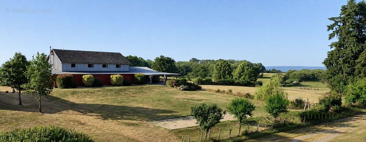 Maison 421 m² à Saint-Priest-La-Feuille  - photo 3