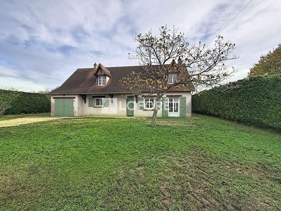 Maison à CANDE-SUR-BEUVRON