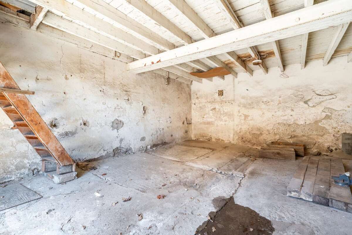Maison à REGNIE-DURETTE