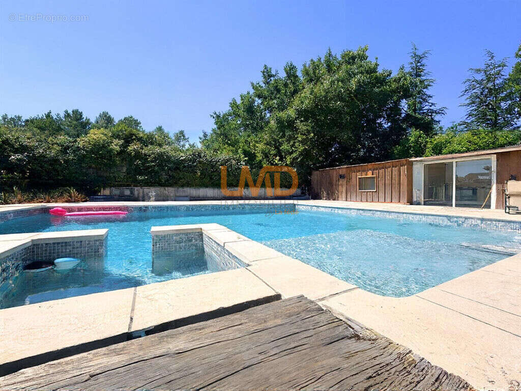 Propriété de 265 m², piscine, logements indépendants à Tourrette - photo 5