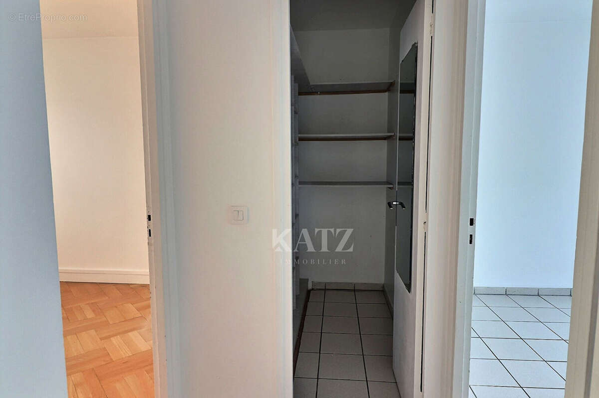 Appartement à CHARENTON-LE-PONT