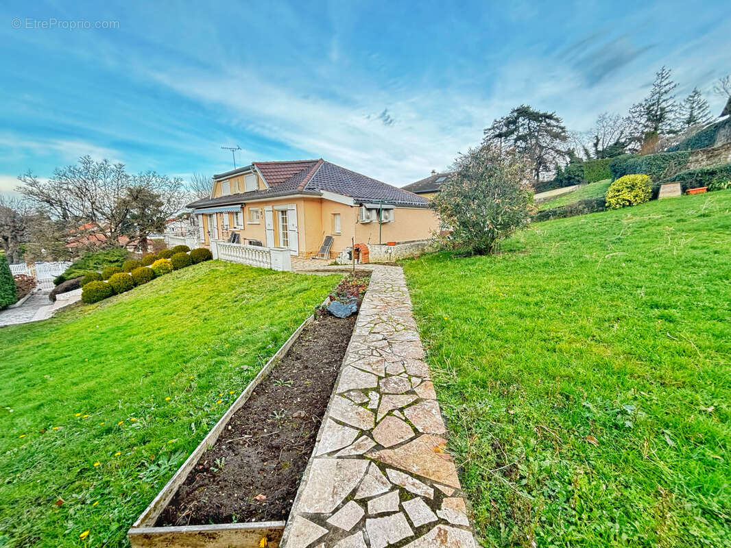 Maison à SAINT-BONNET-DE-MURE