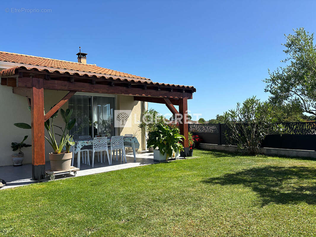 Maison à SAINT-SULPICE-D'ARNOULT