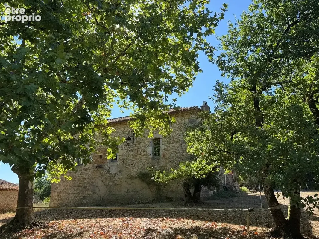 Ensemble immobilier en pierre avec 15 ha de terrain. - photo 17