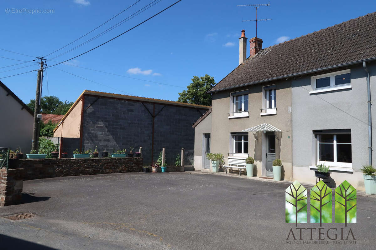 Maison à LE BOURG-D'HEM