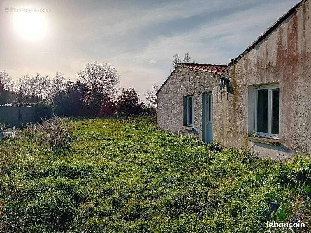 Maison à CHAMPAGNE-LES-MARAIS