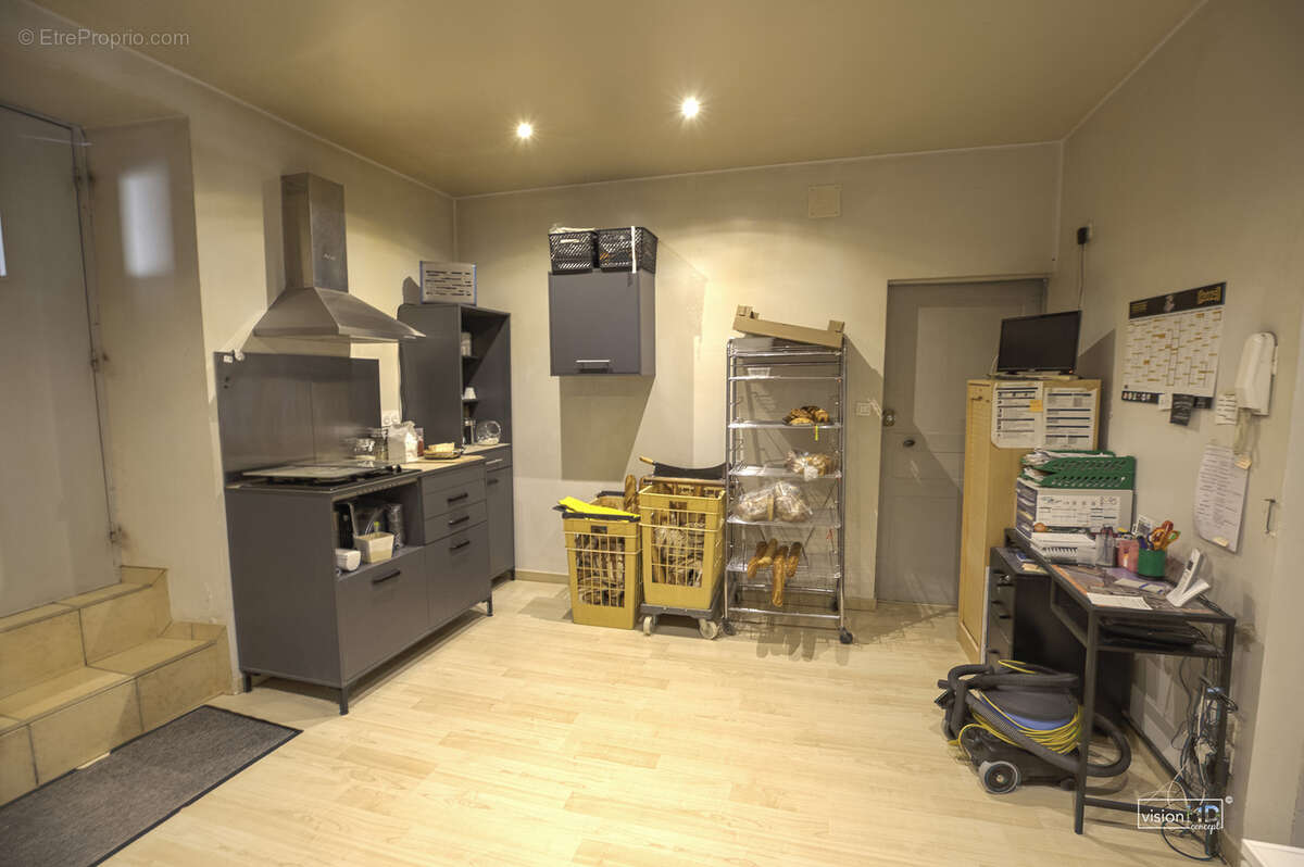 Commerce à LAROQUEBROU