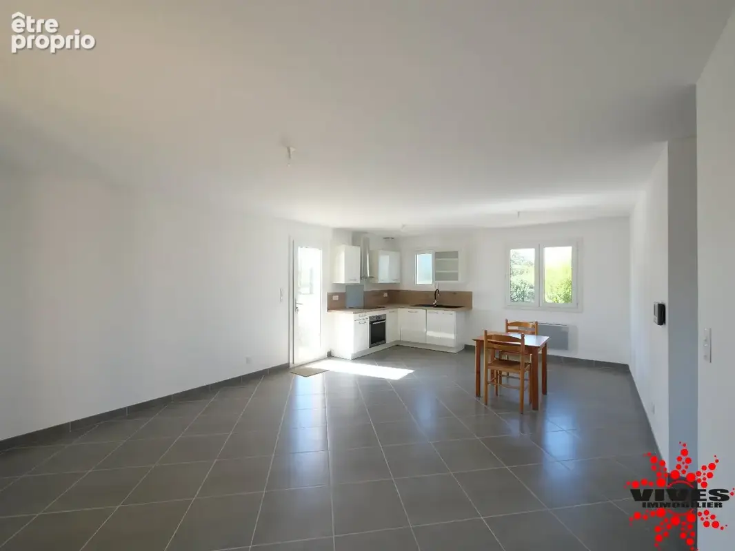 Villa T5 entièrement rénovée  Jardin piscinable au calme - photo 4