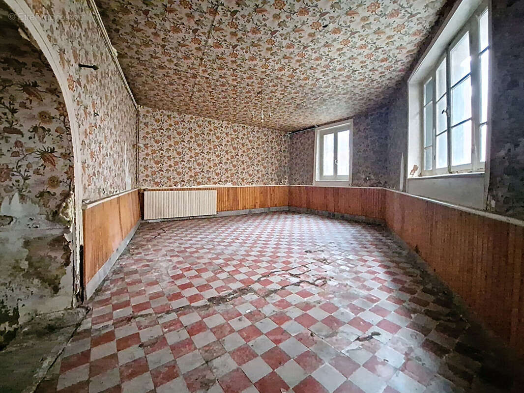 Appartement à MARCILLY-LE-CHATEL