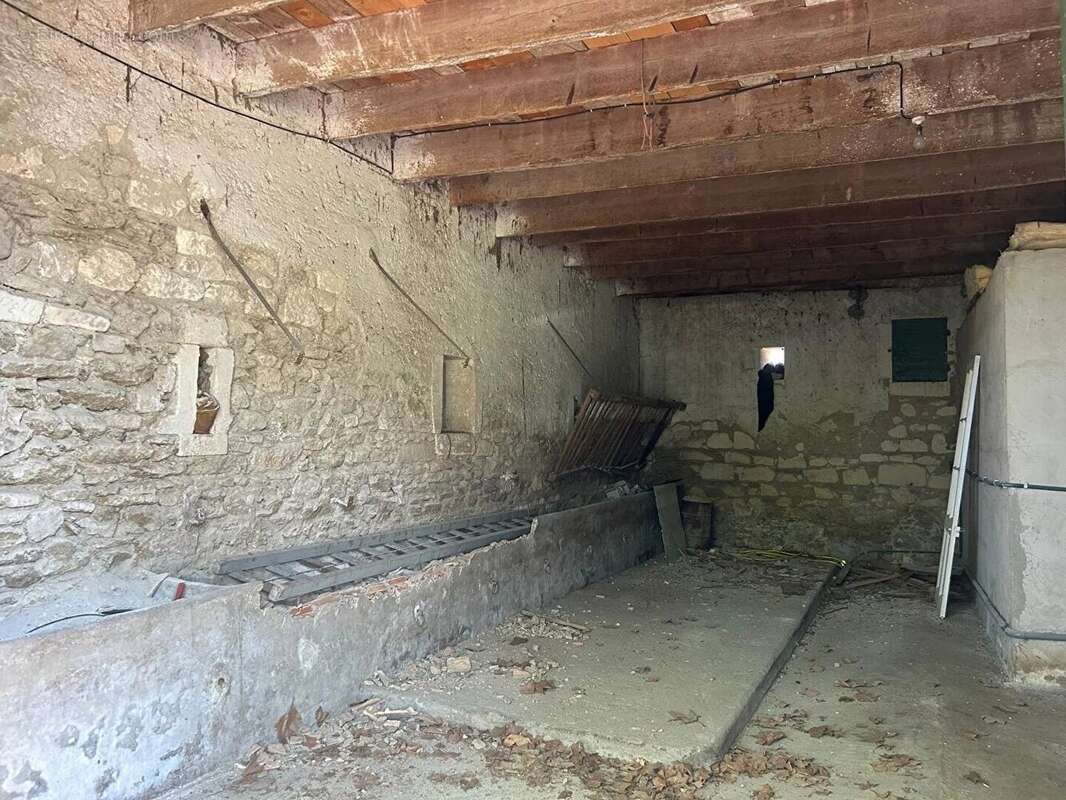 EXCLUSIVITE : Maison Saint Remy De Provence 57,5 m2 et une grange de 128m2 - photo 12