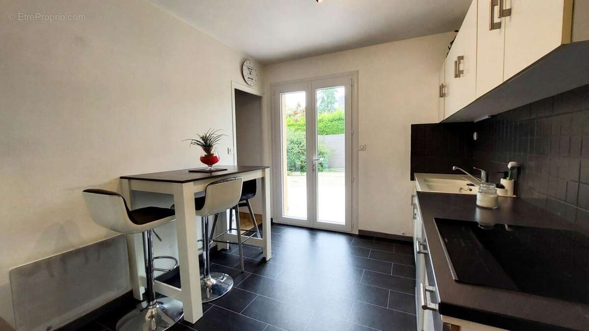 Maison Loire 6 pièce(s)  145 m2 - photo 8