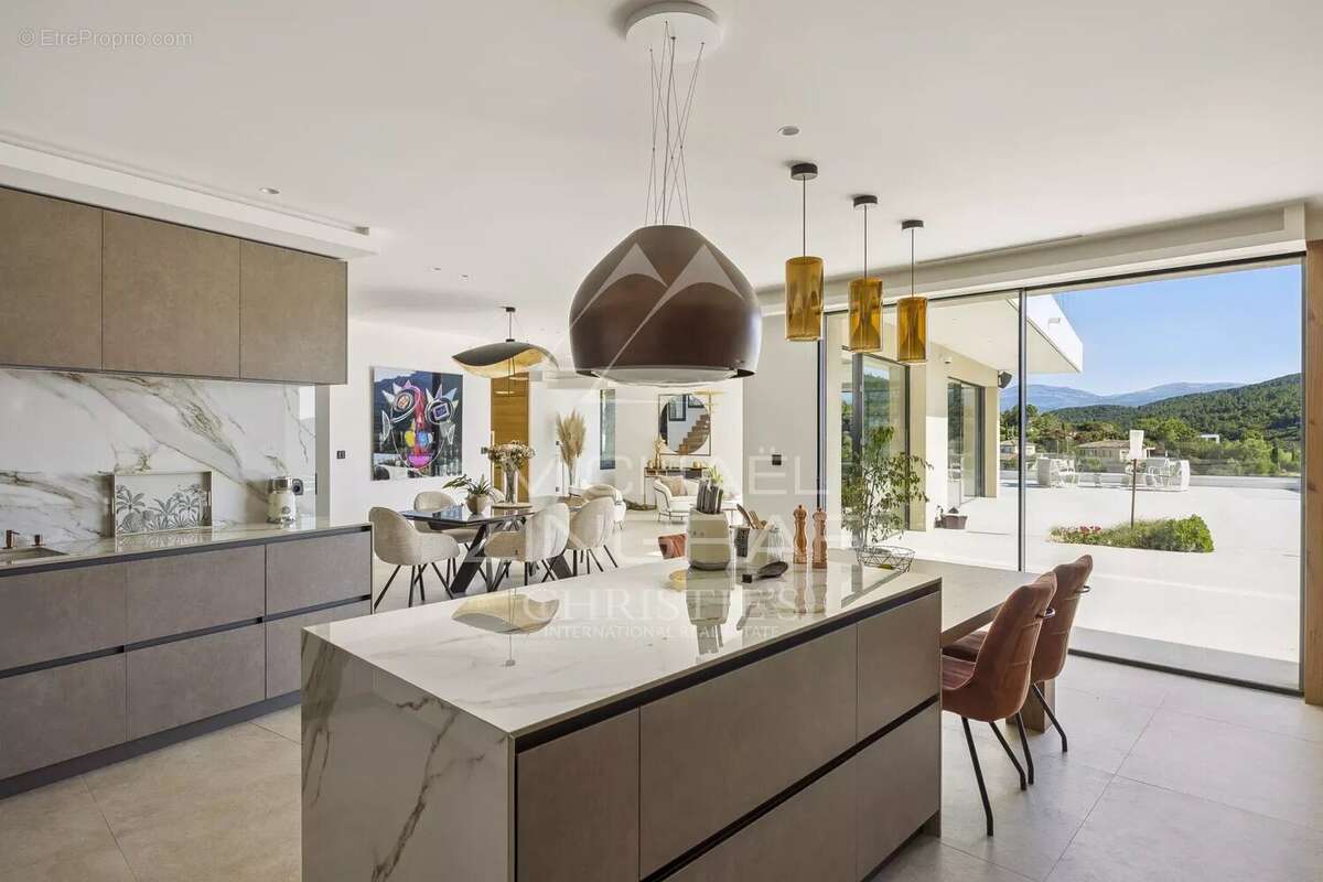 Maison à MANDELIEU-LA-NAPOULE