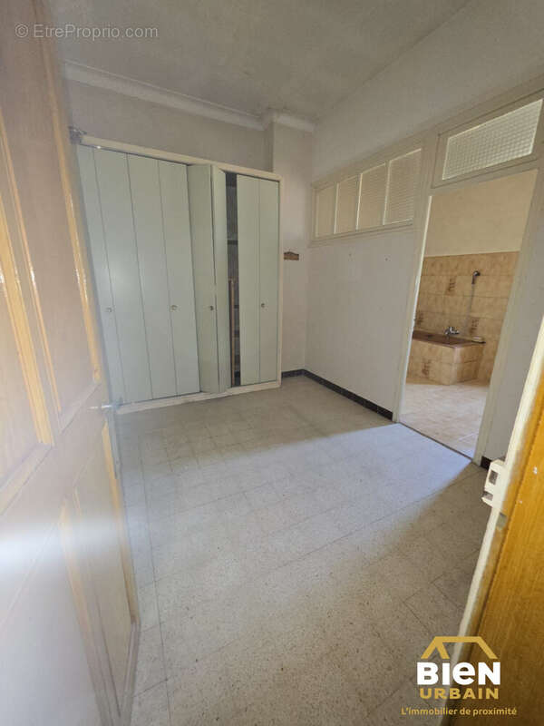 Maison 250 m² à Milhaud  - photo 7