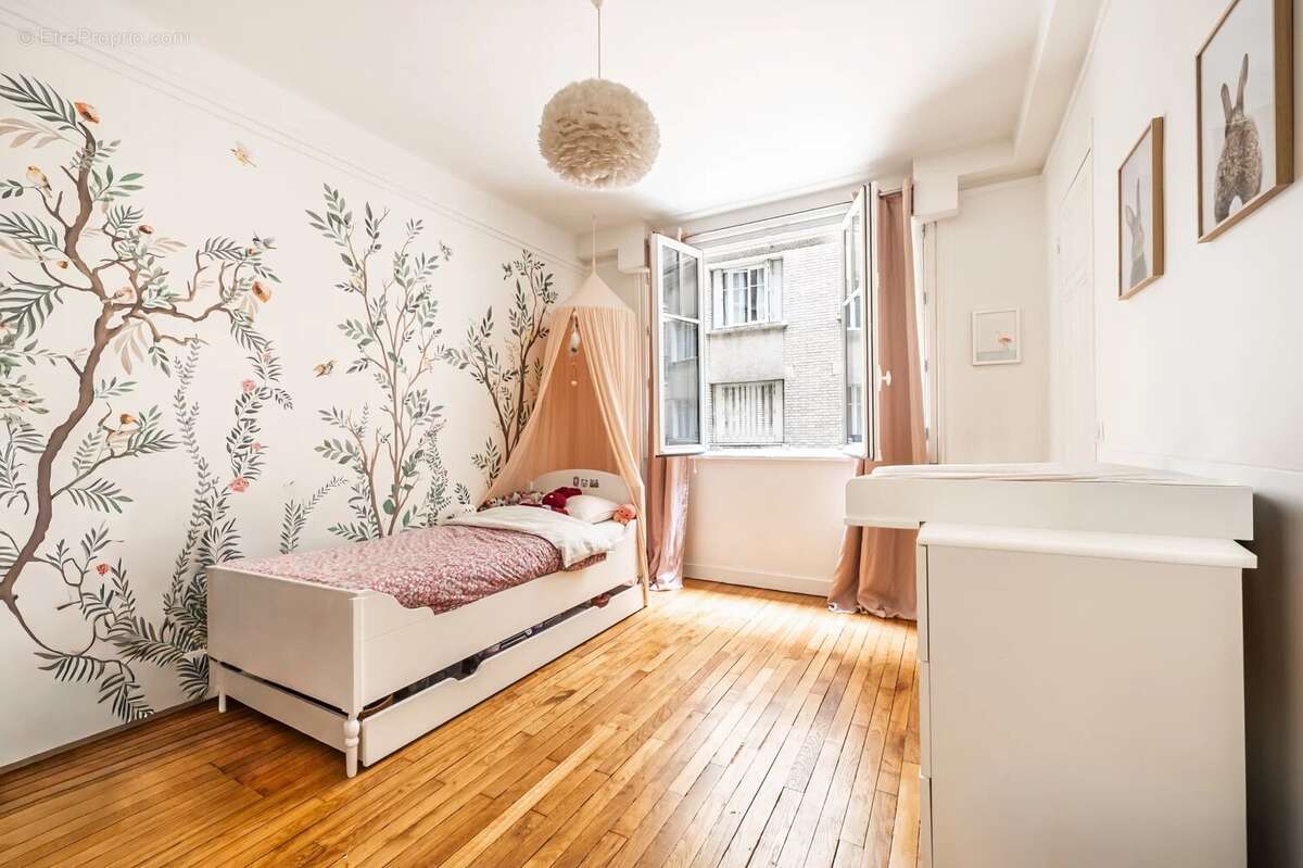 Appartement à PARIS-16E