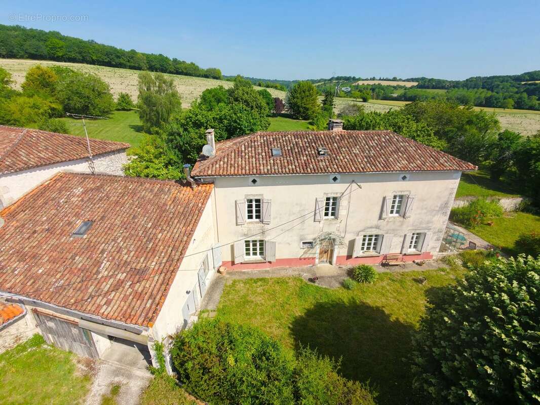 Maison à SALLES-LAVALETTE