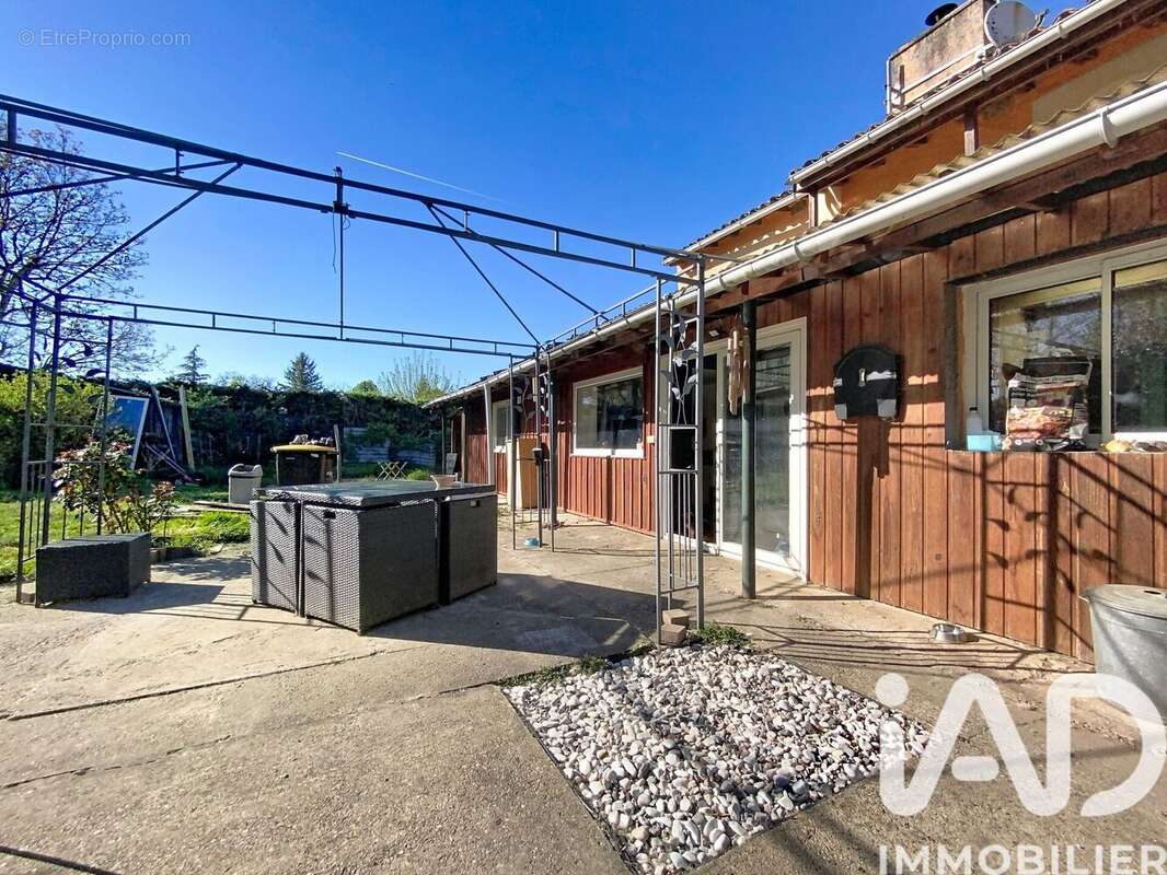 Maison 210 m² à Leogeats  - photo 3