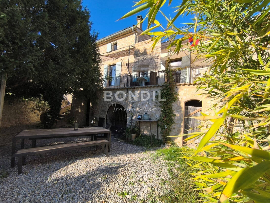Maison à LA BASTIDE-DES-JOURDANS
