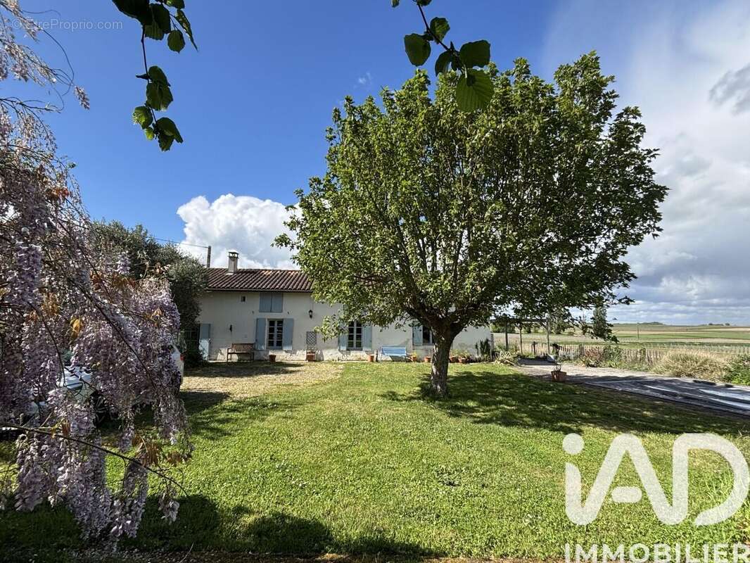 Maison 160 m² à Arthenac  - photo 2