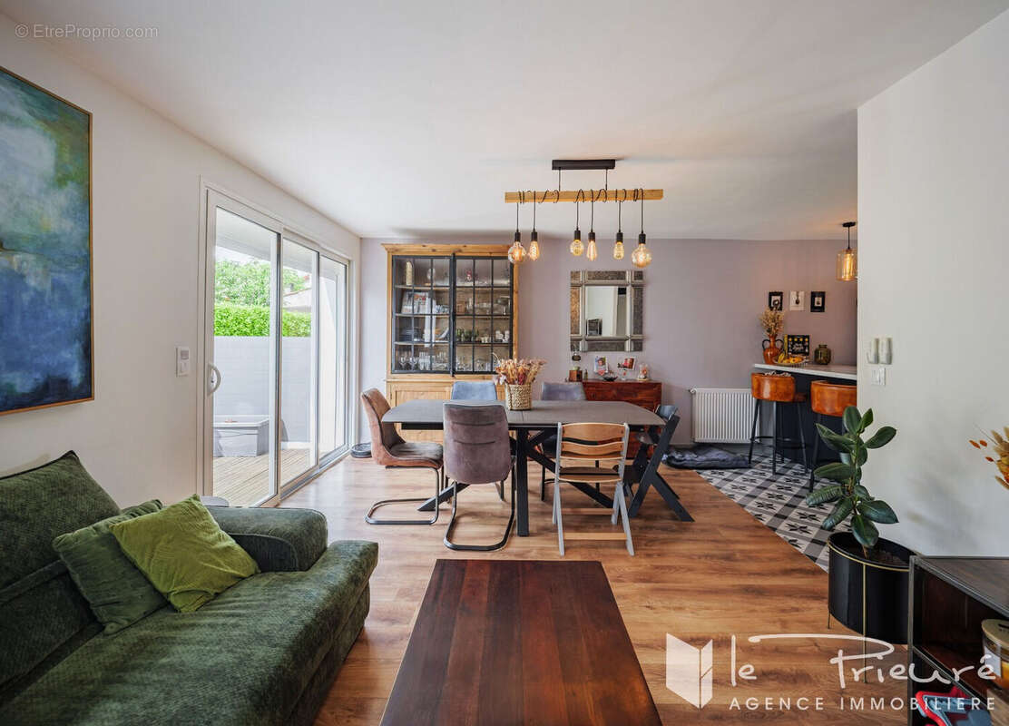 A 5 min  de la place du Vigan. Maison rénovée avec jardin, terrasse plein sud et garage - photo 5