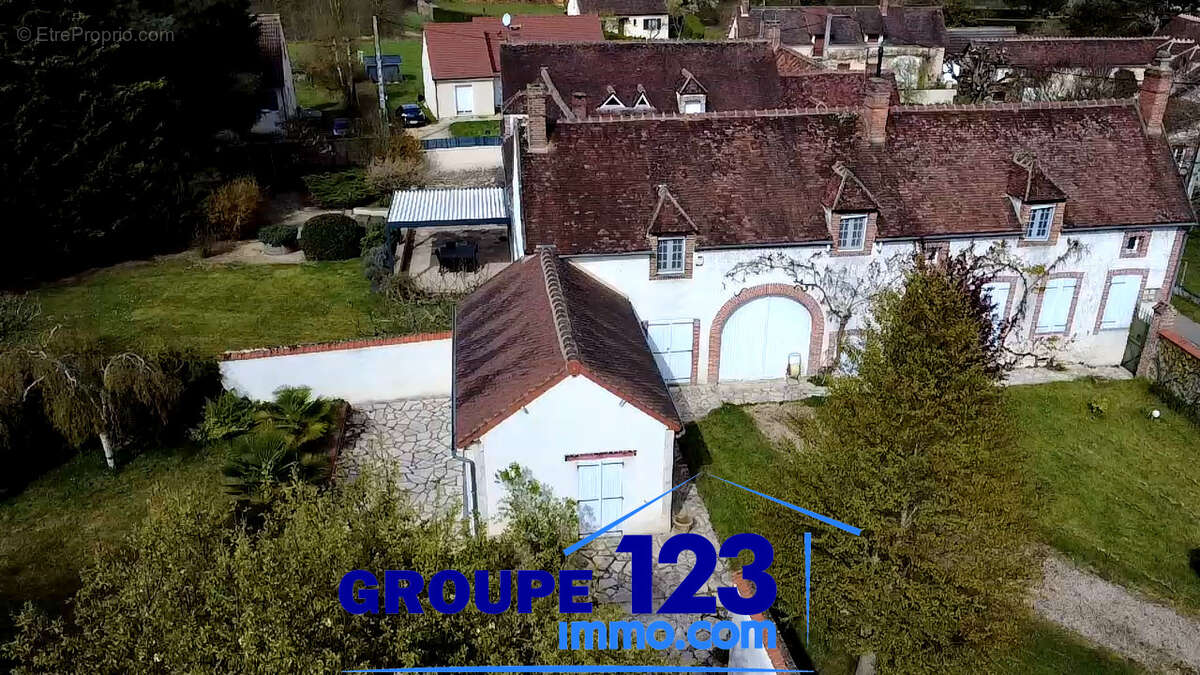 Maison à FLEURY-LA-VALLEE