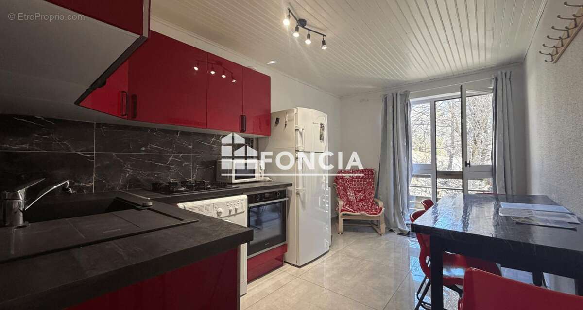 Appartement à CHATEAU-BERNARD