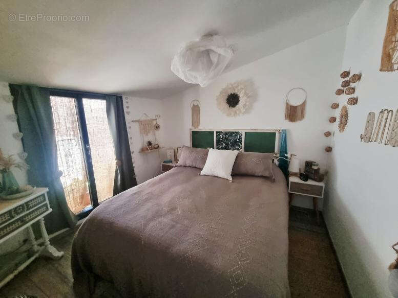 Rare Draguignan centre bel appartement F3 traversant avec terrasse et balcon en dernier étage 159000€ dpe d - photo 7