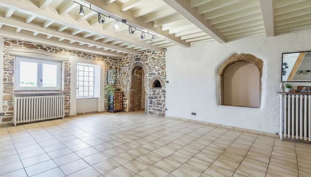 Maison à SAINT-ROMAIN-EN-JAREZ