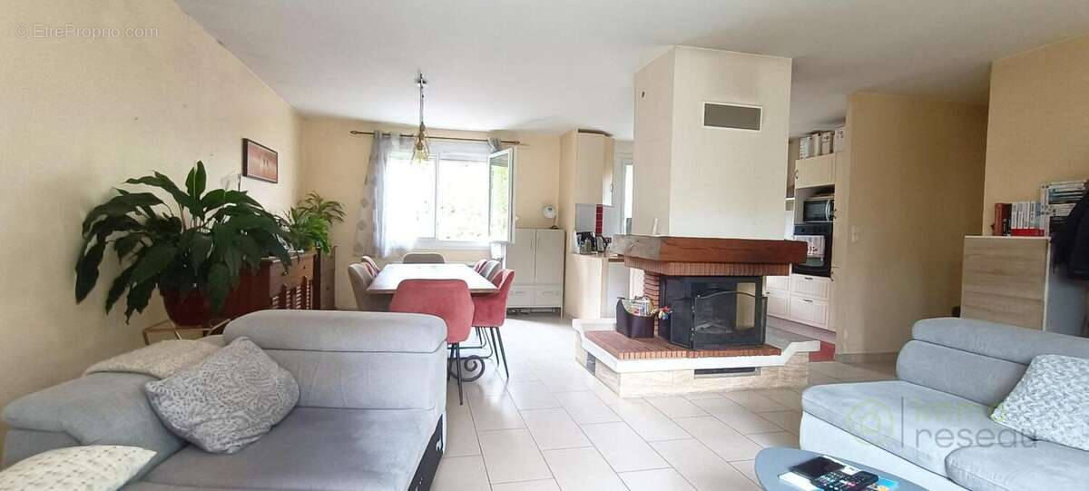 Maison 109 m² à Linas  - photo 4