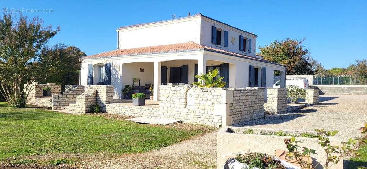 Maison à BLANZAC-LES-MATHA