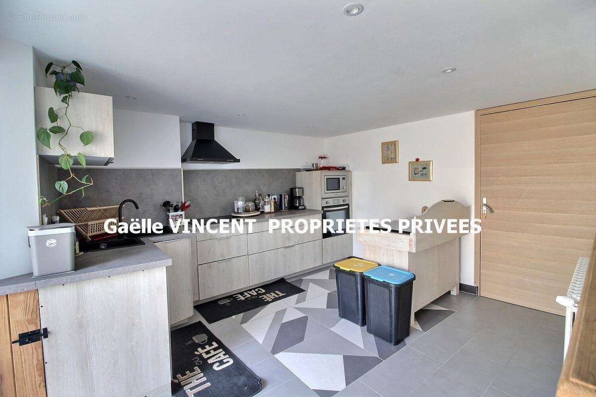Maison à SAINT-JULIEN-MOLIN-MOLETTE