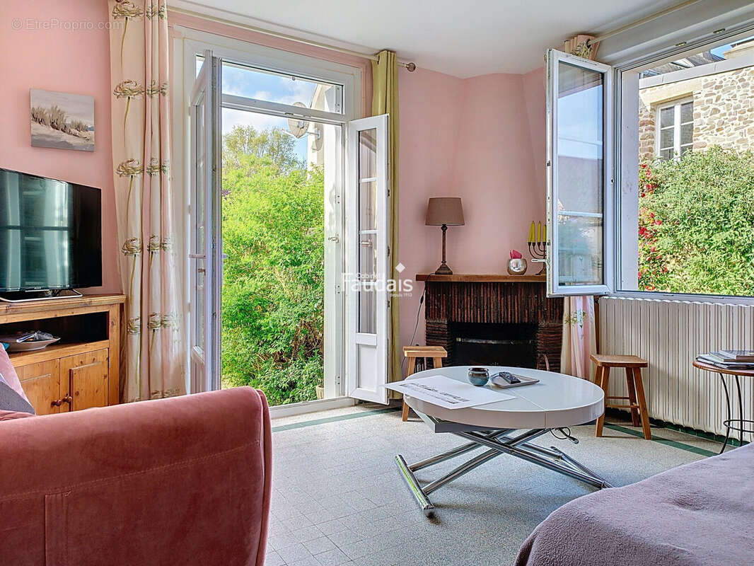Maison 121 m² à Geffosses  - photo 4