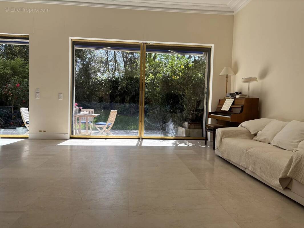 Appartement à NEUILLY-SUR-SEINE