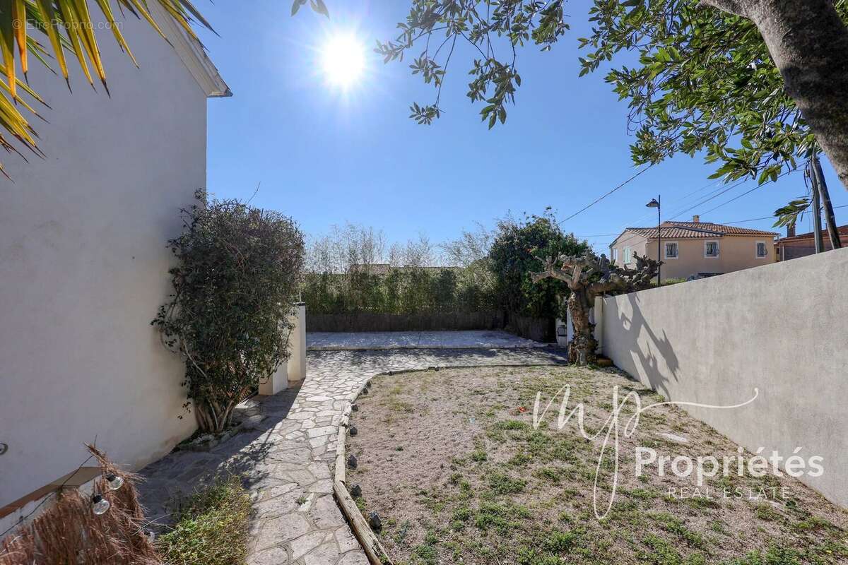 Maison à BORMES-LES-MIMOSAS